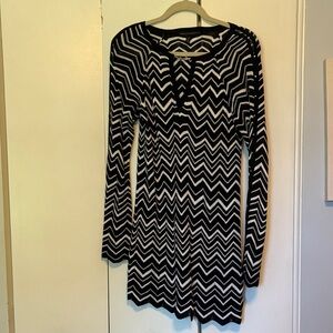 White House Black Market Zigzag Long Sleeve Dress
